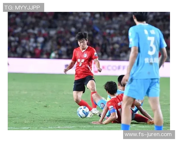 足球明星齐聚观看韩国比赛热情高涨展现体育精神与友谊